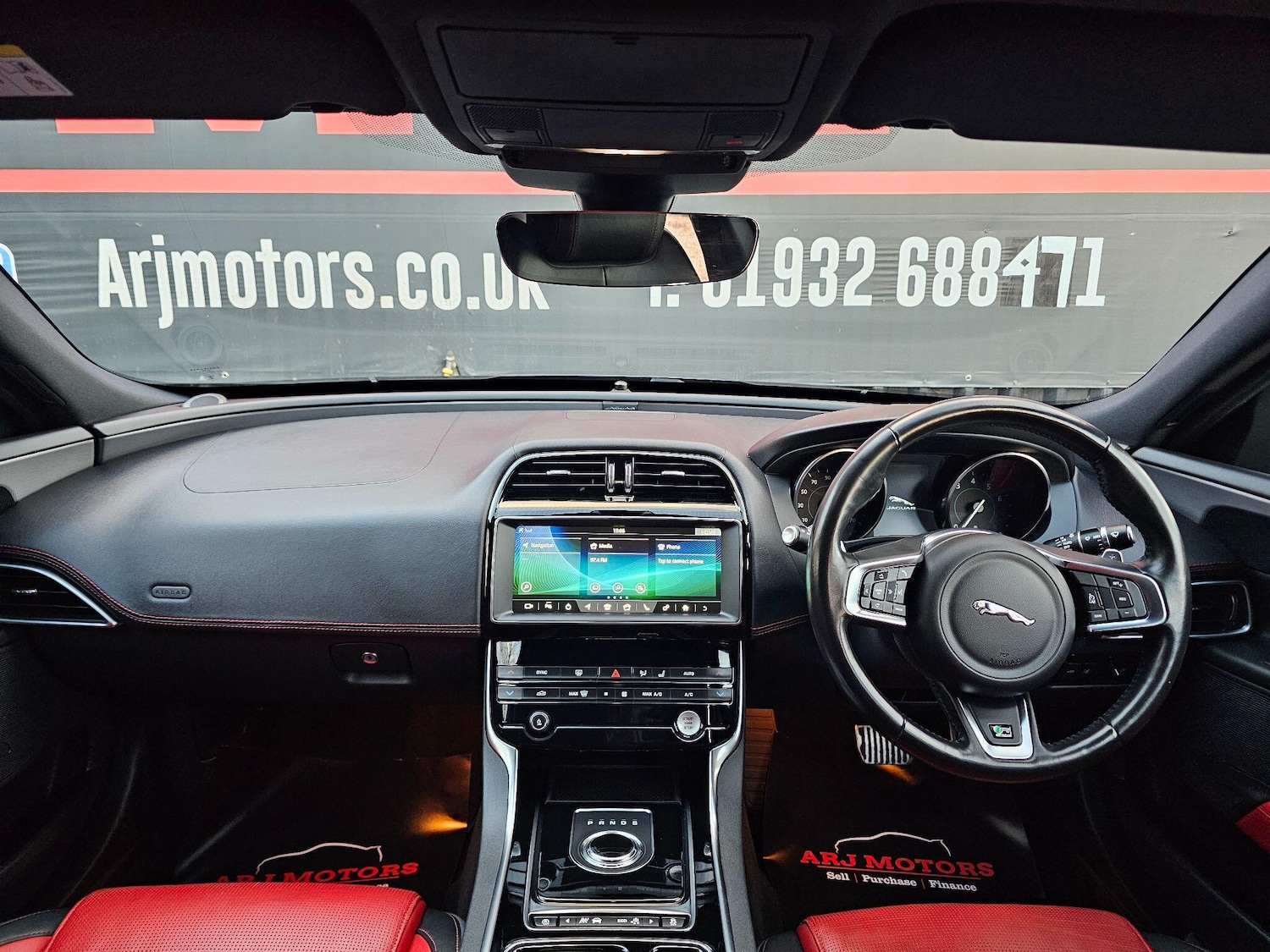 Used Jaguar XE 2018 for sale - 76898949: Photo 2