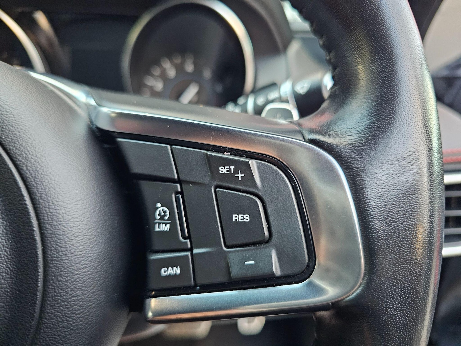 Used Jaguar XE 2018 for sale - 76898949: Photo 21