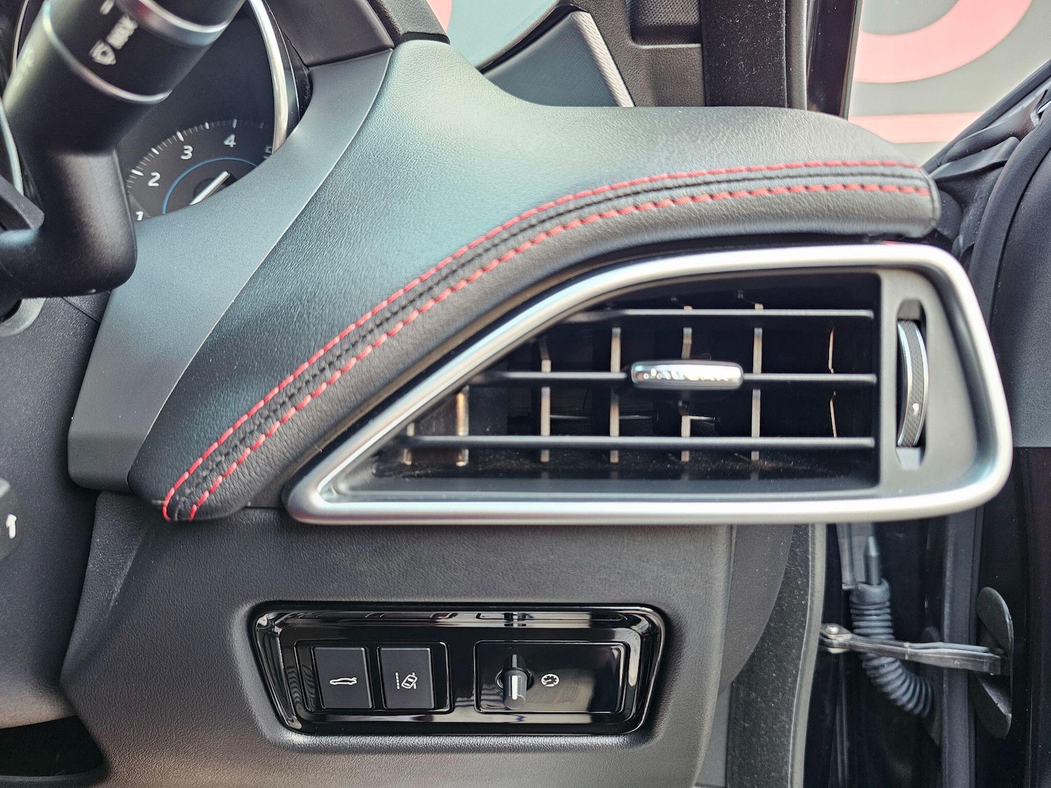 Used Jaguar XE 2018 for sale - 76898949: Photo 44