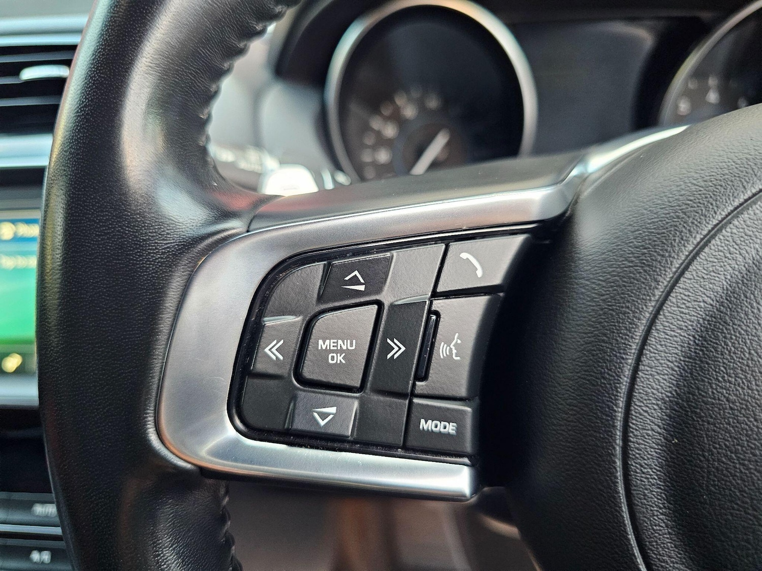 Used Jaguar XE 2018 for sale - 76898949: Photo 46