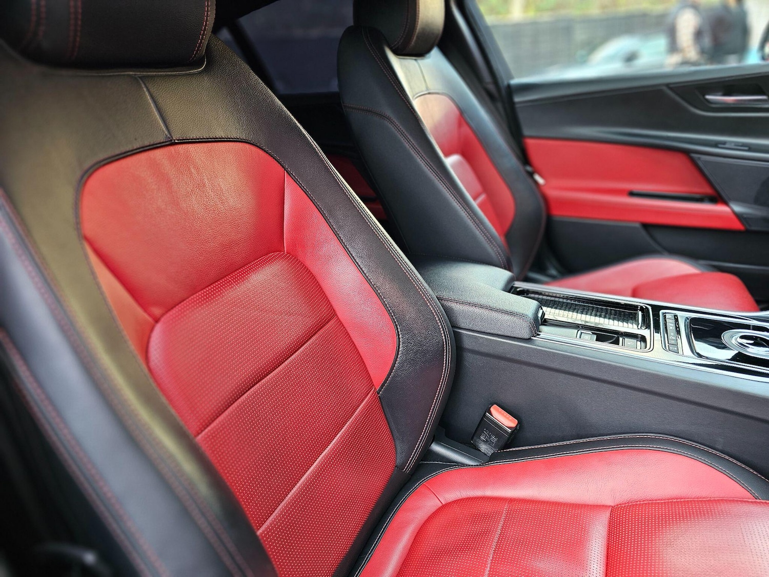 Used Jaguar XE 2018 for sale - 76898949: Photo 5