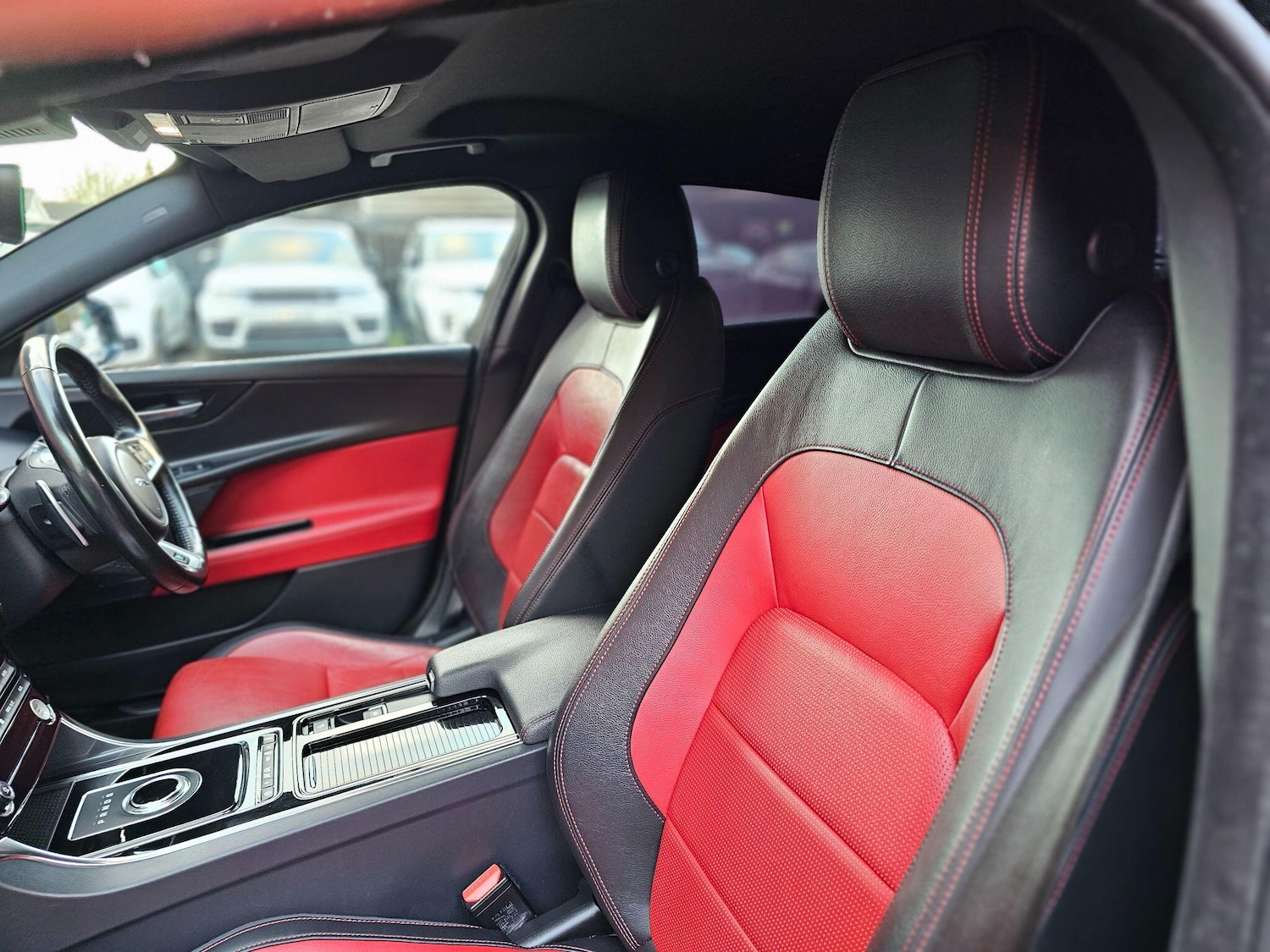 Used Jaguar XE 2018 for sale - 76898949: Photo 9