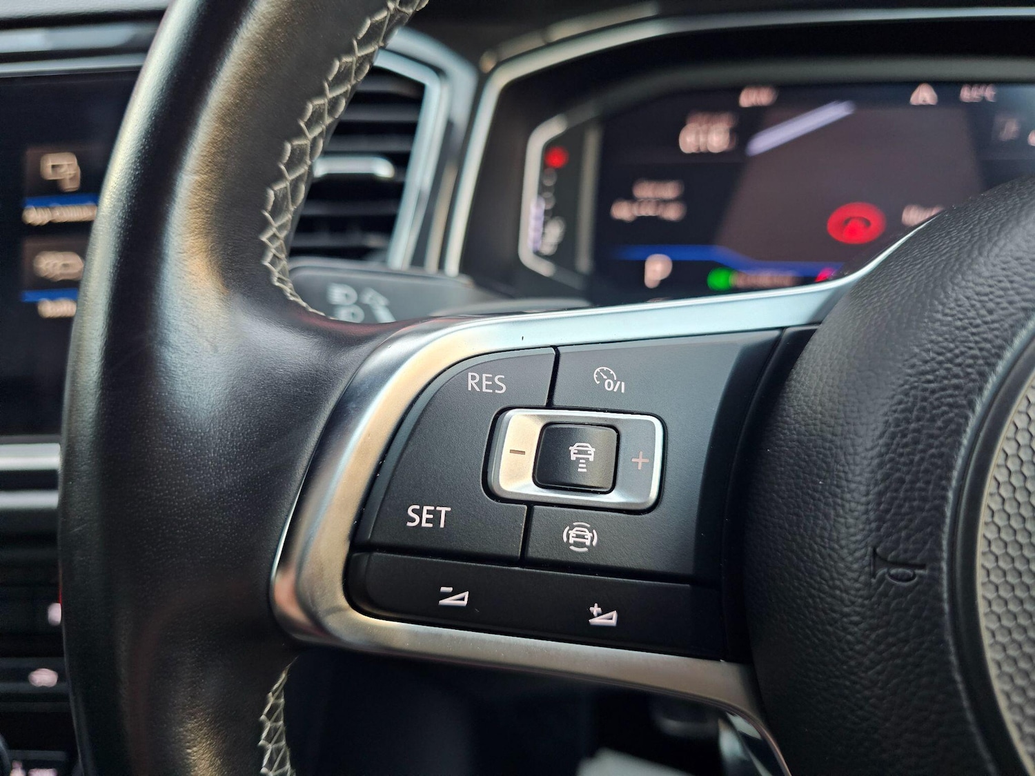 Used Volkswagen T-Roc 2019 for sale - 76752471: Photo 25