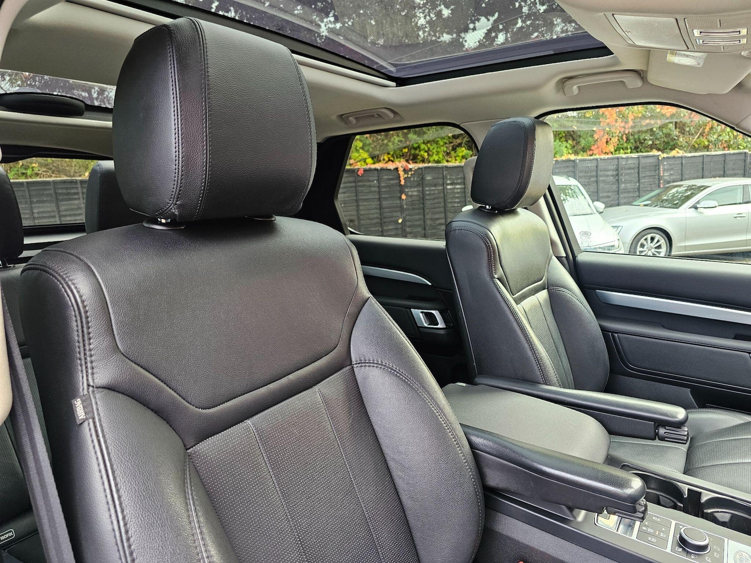 Used Land Rover Discovery 2020 for sale - 76137145: Photo 6