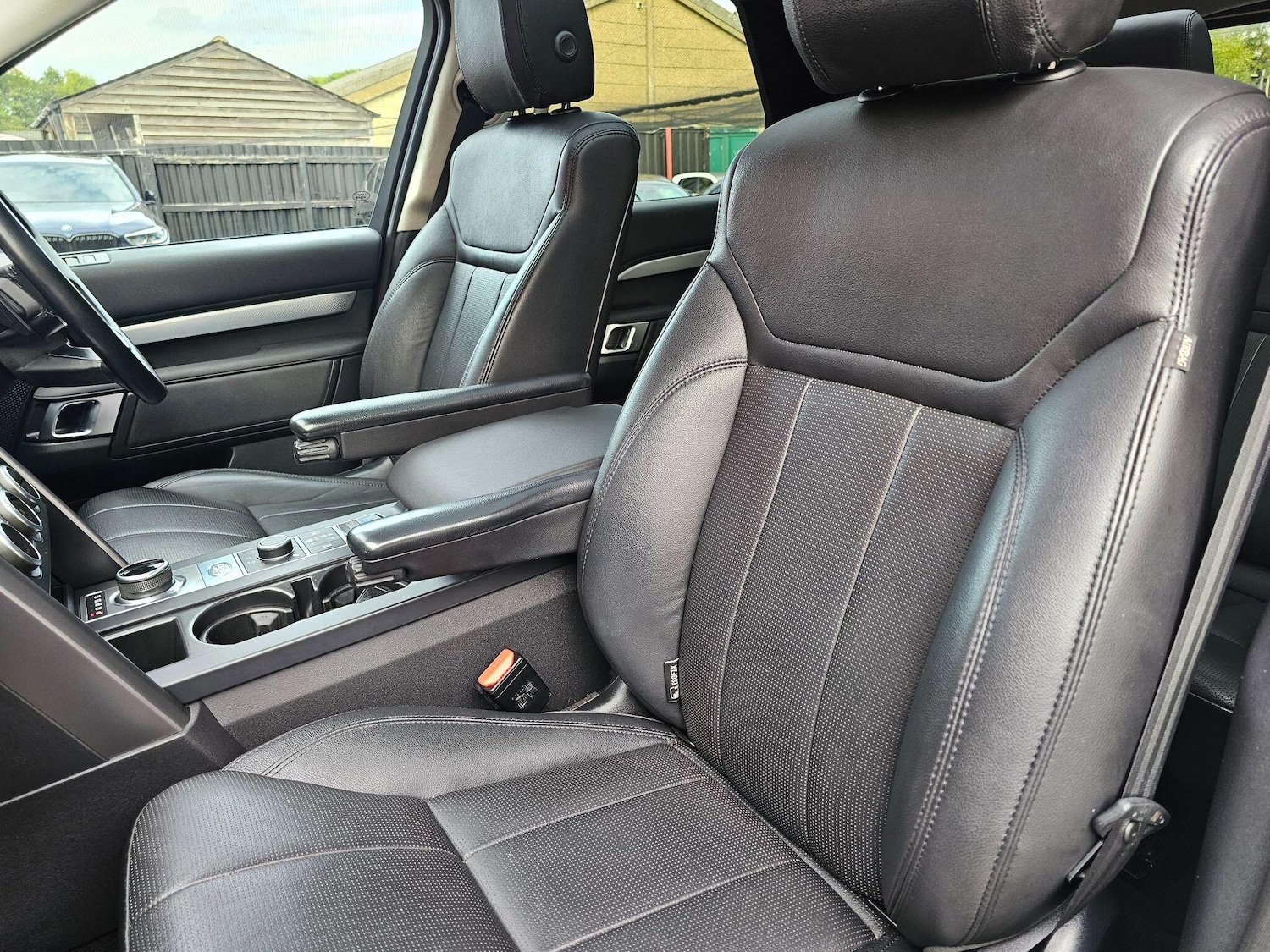 Used Land Rover Discovery 2020 for sale - 76137145: Photo 9