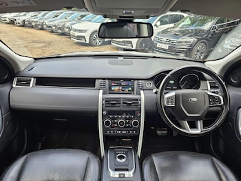 Used Land Rover Discovery Sport 2018 for sale - 75782350: Photo