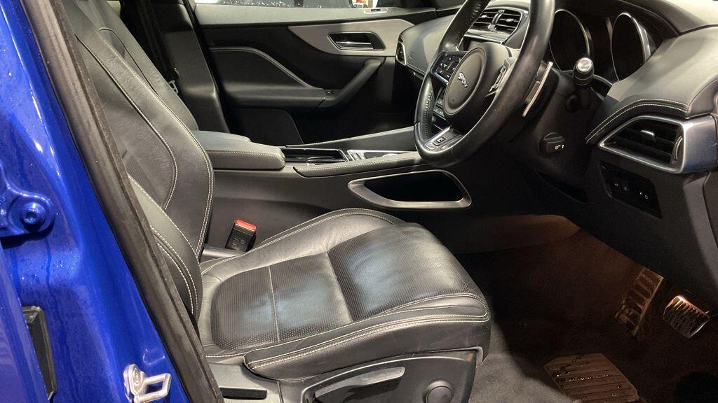 Used Jaguar F-Pace 2018 for sale - 76742289: Photo 2