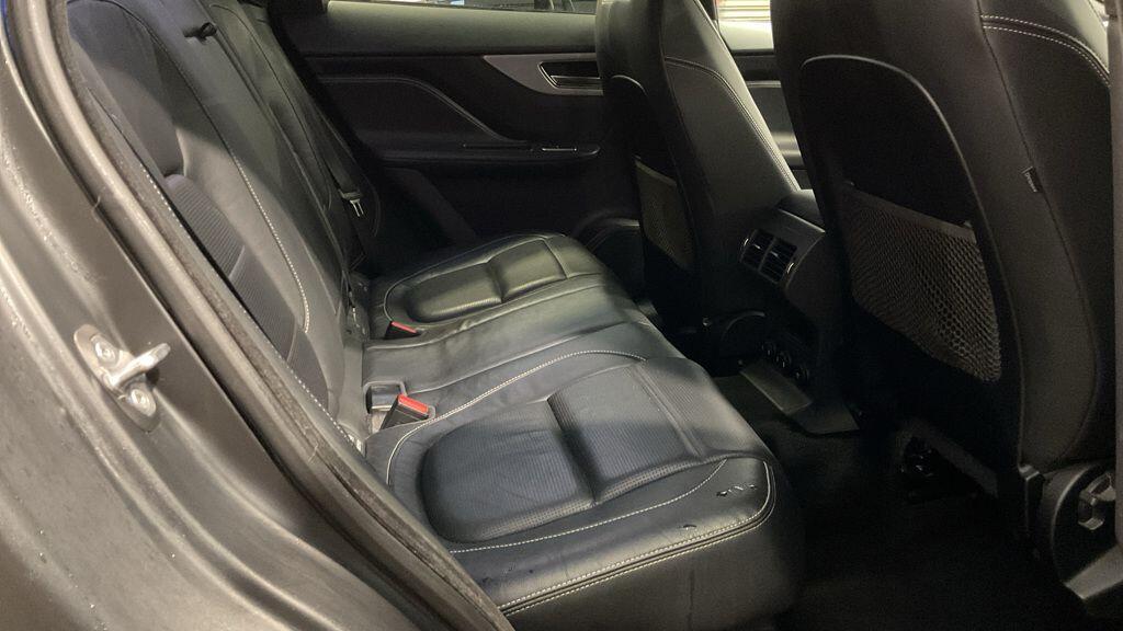 Used Jaguar F-Pace 2018 for sale - 76742289: Photo 6