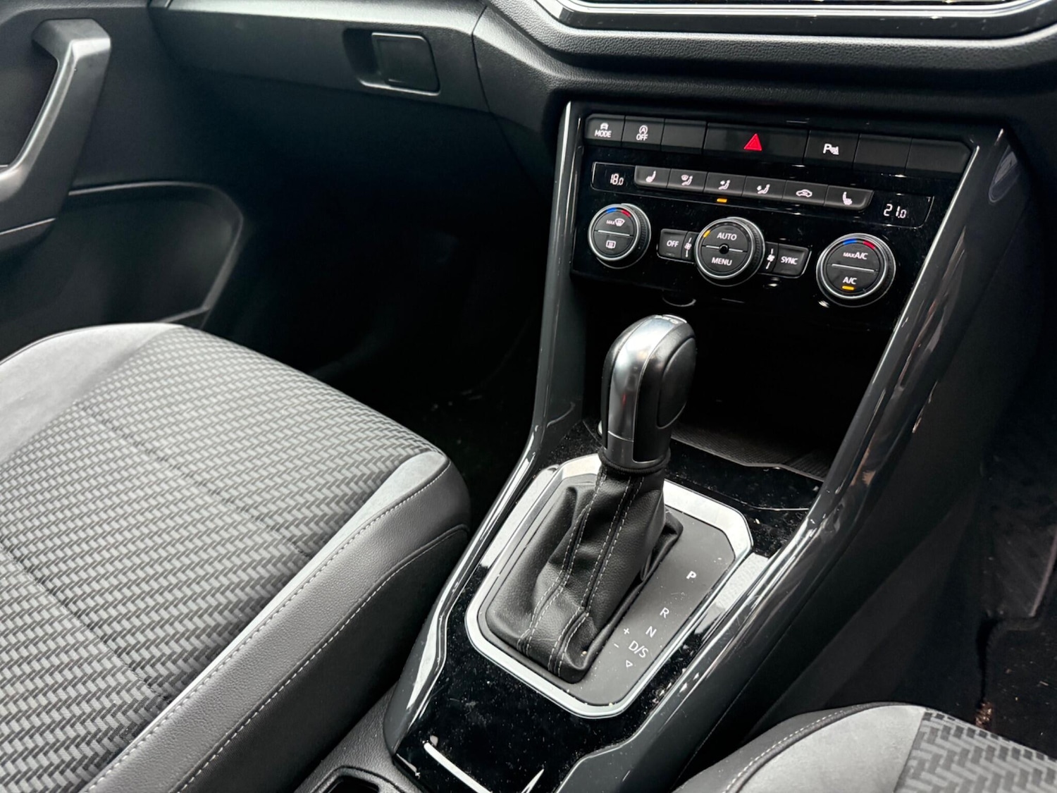 Used Volkswagen T-Roc 2019 for sale - 76592232: Photo 8