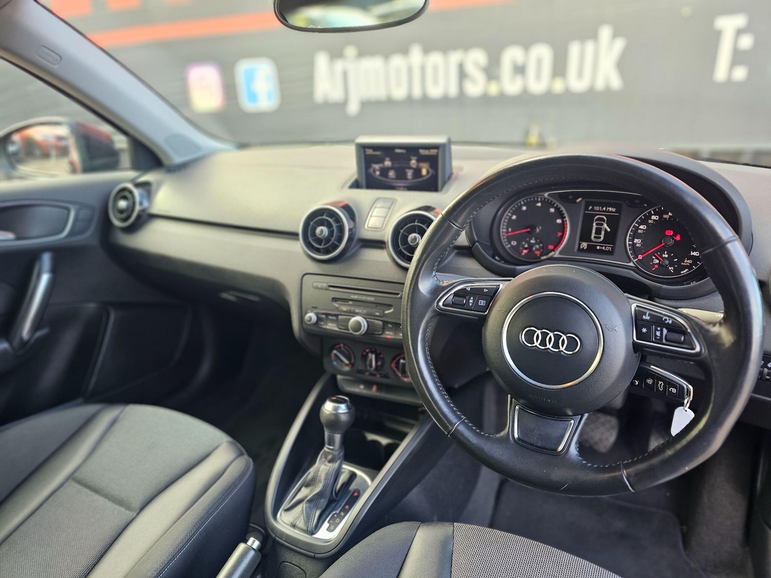 Used Audi A1 2011 for sale - 76644747: Photo 2