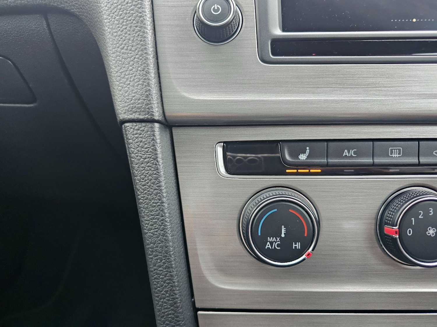 Used Volkswagen Golf 2017 for sale - 76549678: Photo 3