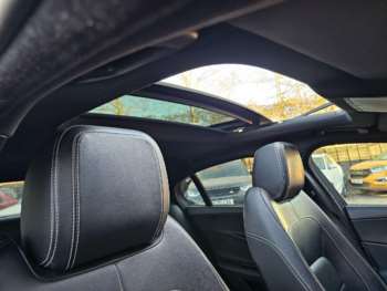 Used Jaguar XE 2018 for sale - 75041592: Photo