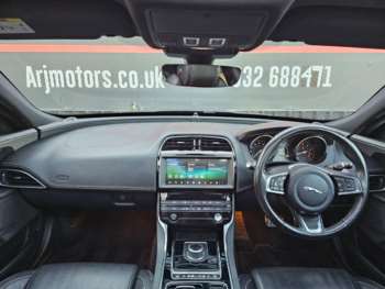 Used Jaguar XE 2018 for sale - 75041592: Photo