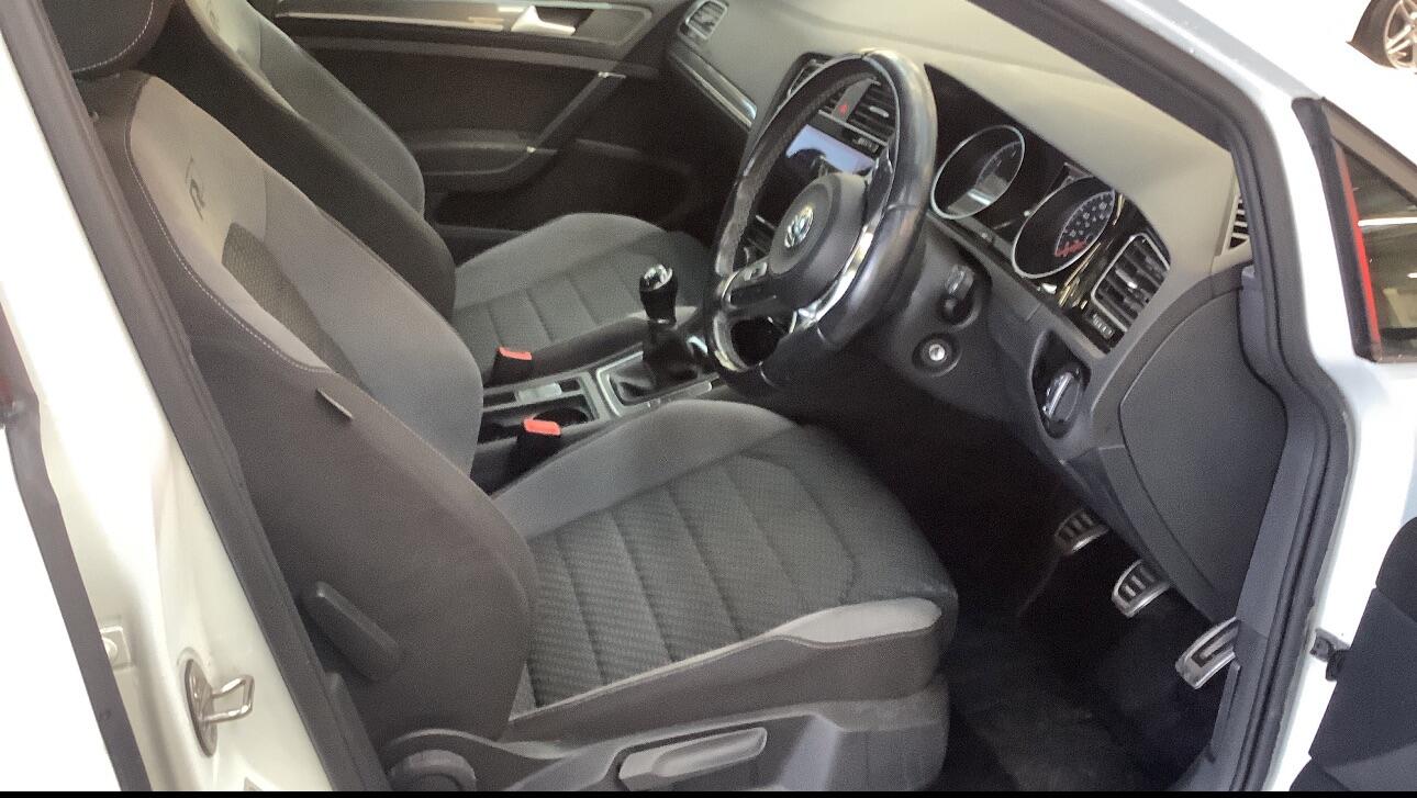 Used Volkswagen Golf 2018 for sale - 76458146: Photo 2