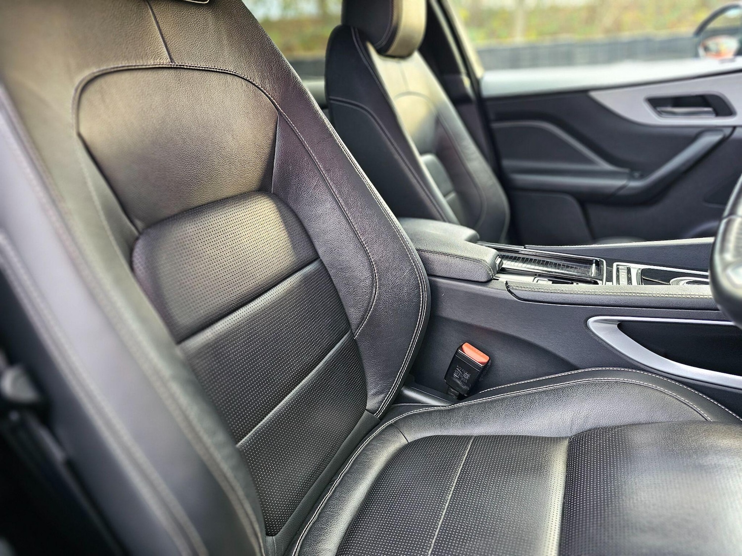 Used Jaguar F-Pace 2018 for sale - 76899172: Photo 16