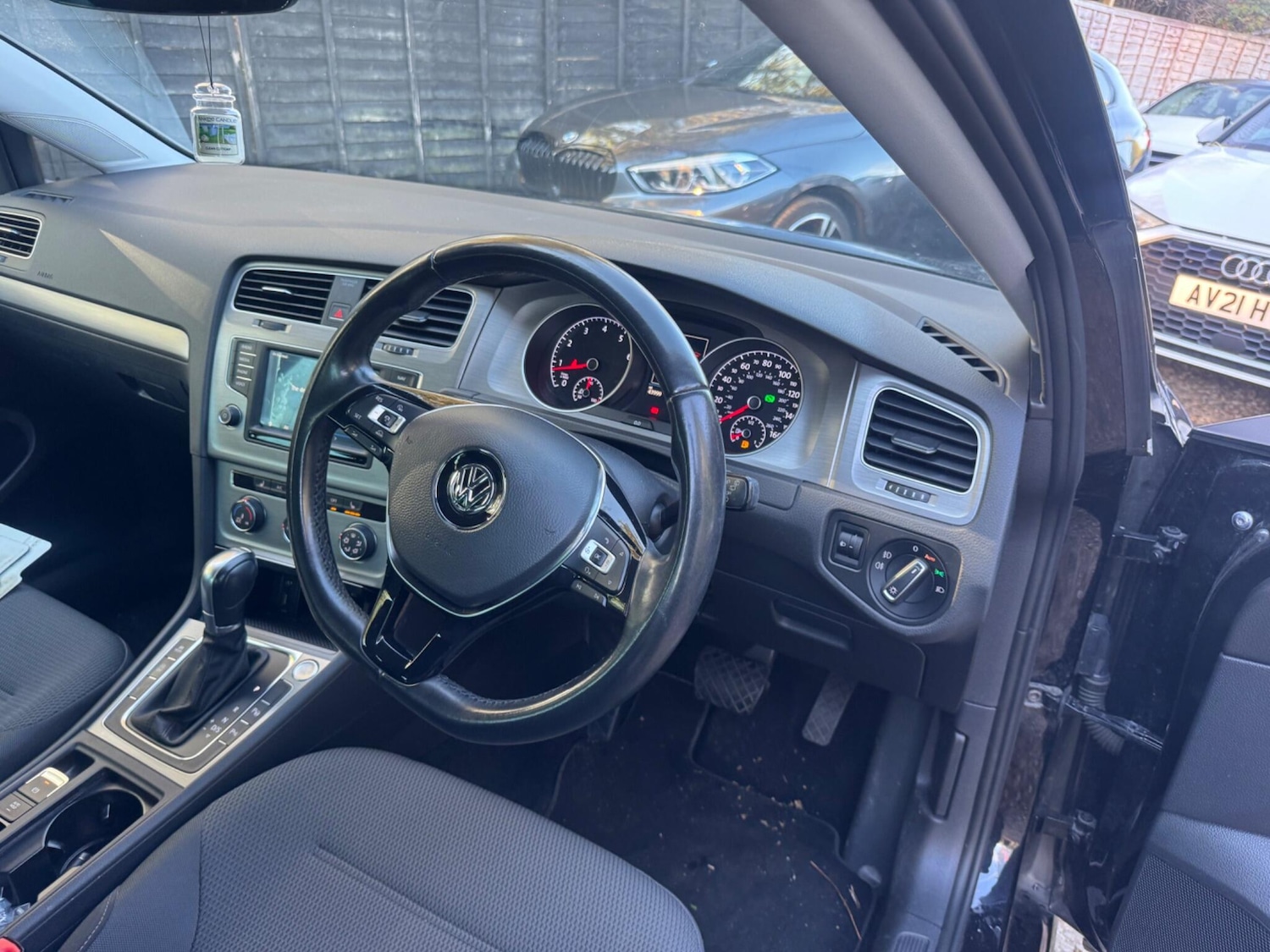 Used Volkswagen Golf 2017 for sale - 76398670: Photo 14