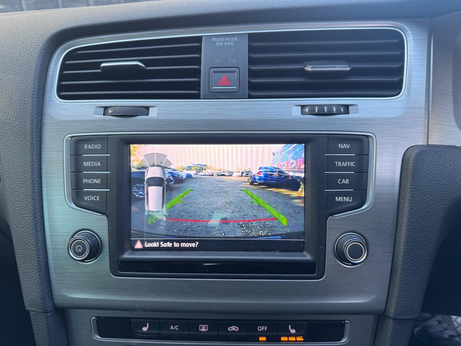 Used Volkswagen Golf 2017 for sale - 76398670: Photo 2