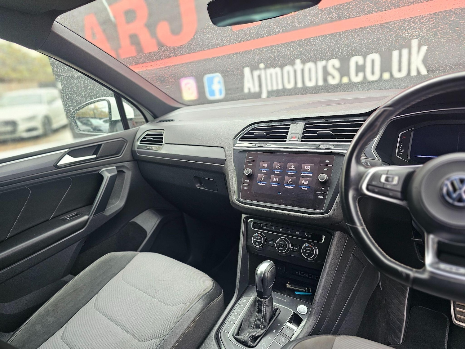 Used Volkswagen Tiguan 2020 for sale - 76498485: Photo 41