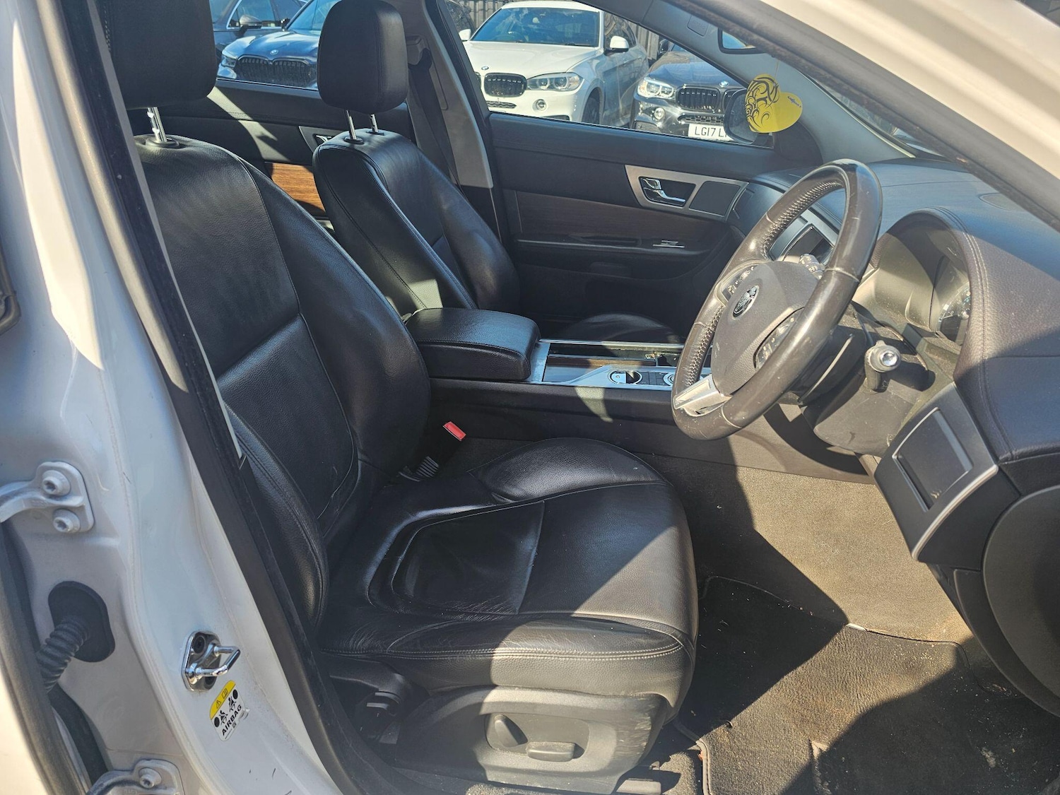 Used Jaguar XF 2014 for sale - 76608312: Photo 2