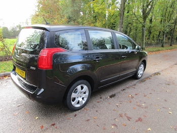 Used Peugeot 5008 2013 for sale - 76483005: Photo