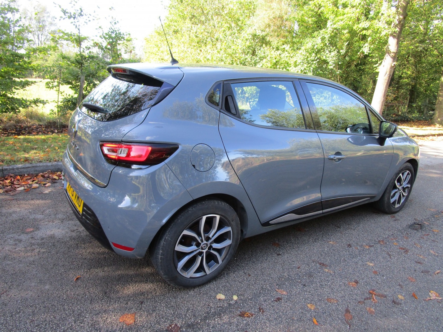 Used Renault Clio 2018 for sale - 76186692: Photo 2
