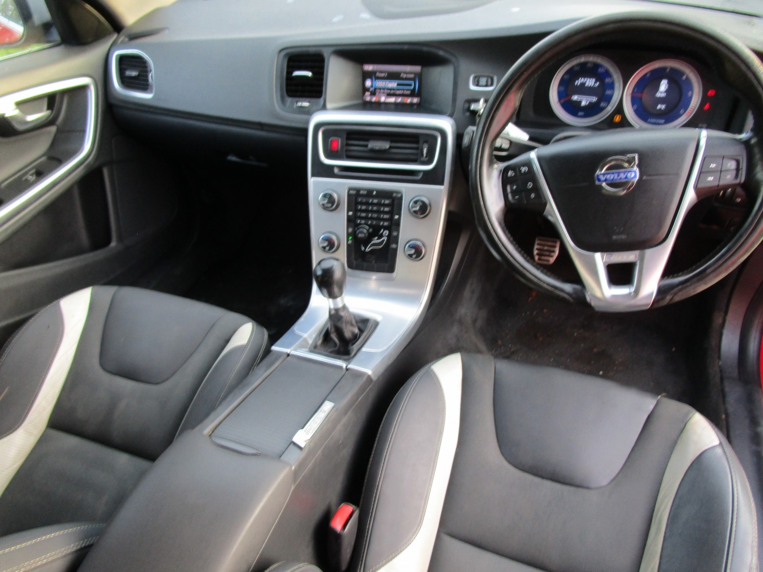 Used Volvo V60 2011 for sale - 77027969: Photo 9