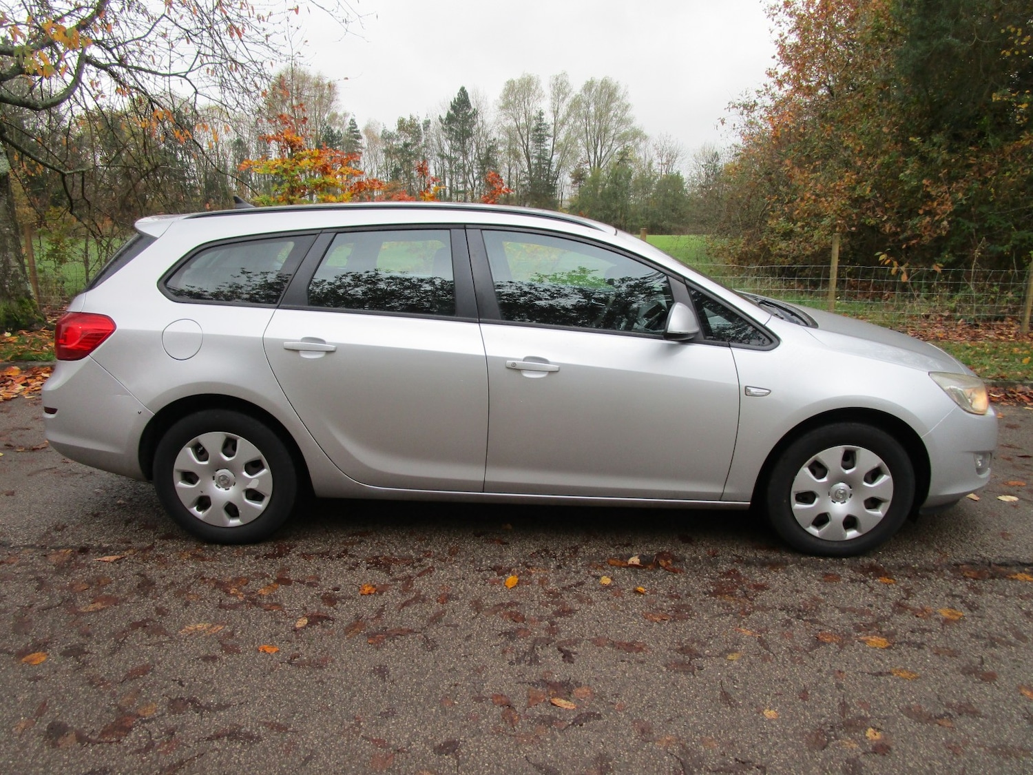 Used Vauxhall Astra 2012 for sale - 76510993: Photo 2