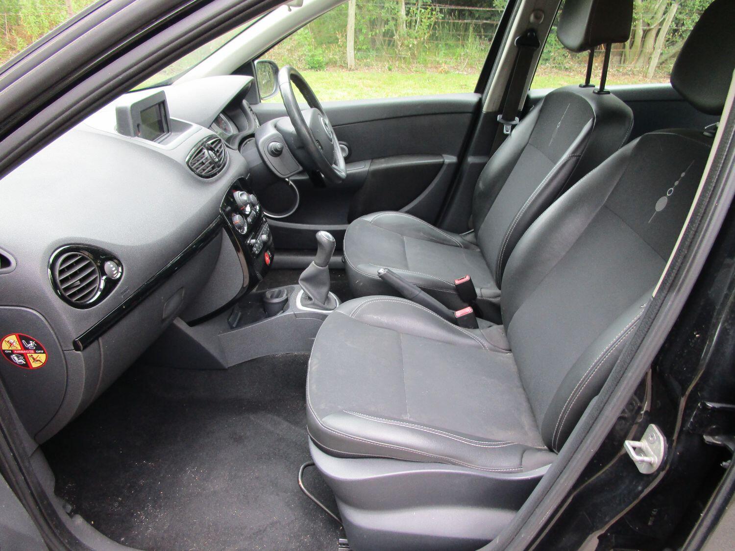 Used Renault Clio 2012 for sale - 76186782: Photo 11