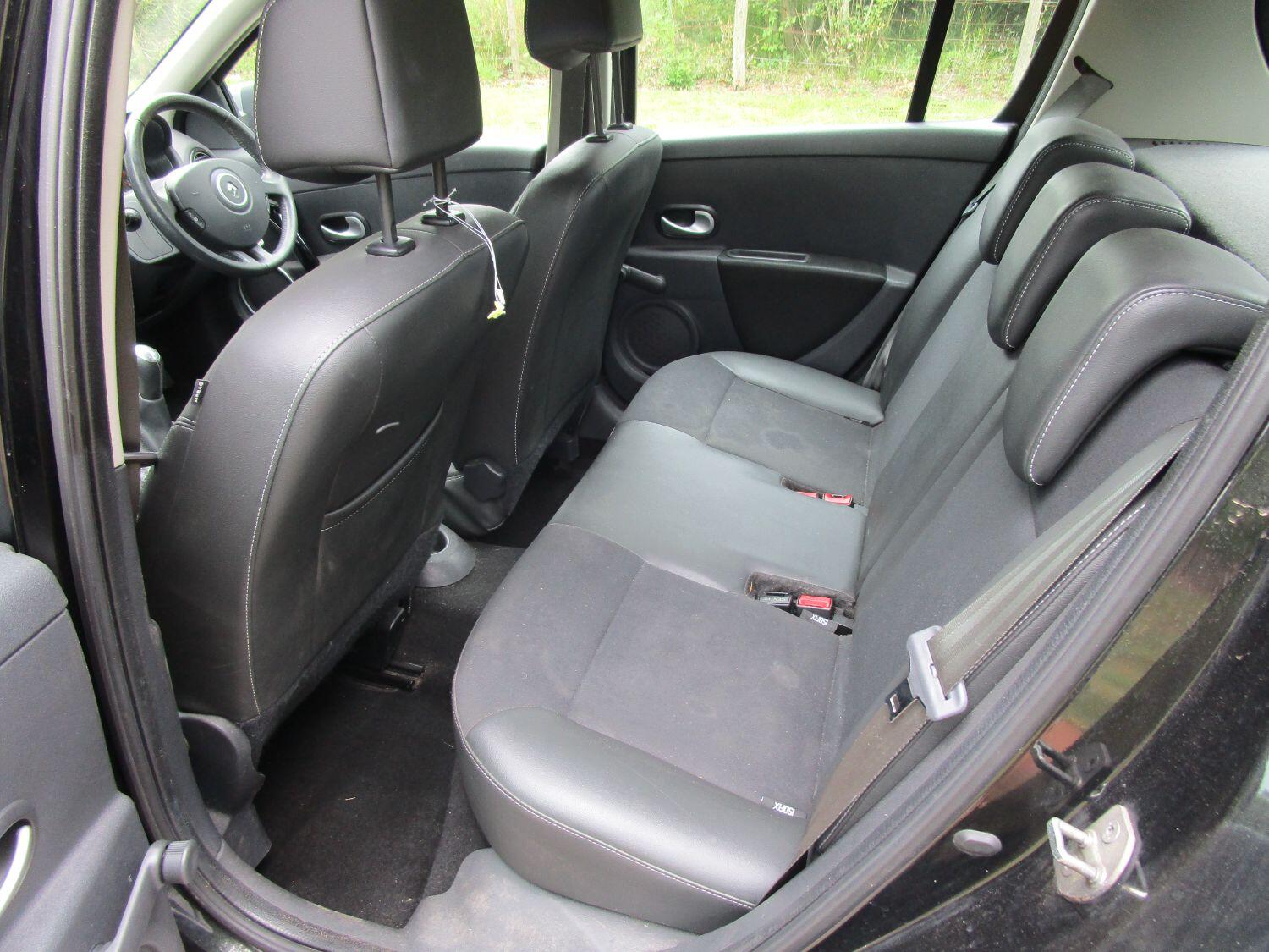 Used Renault Clio 2012 for sale - 76186782: Photo 12