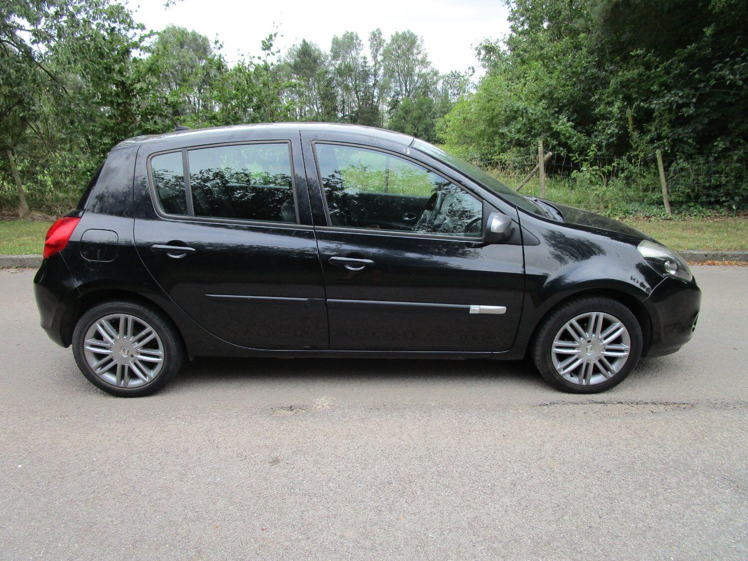 Used Renault Clio 2012 for sale - 76186782: Photo 2