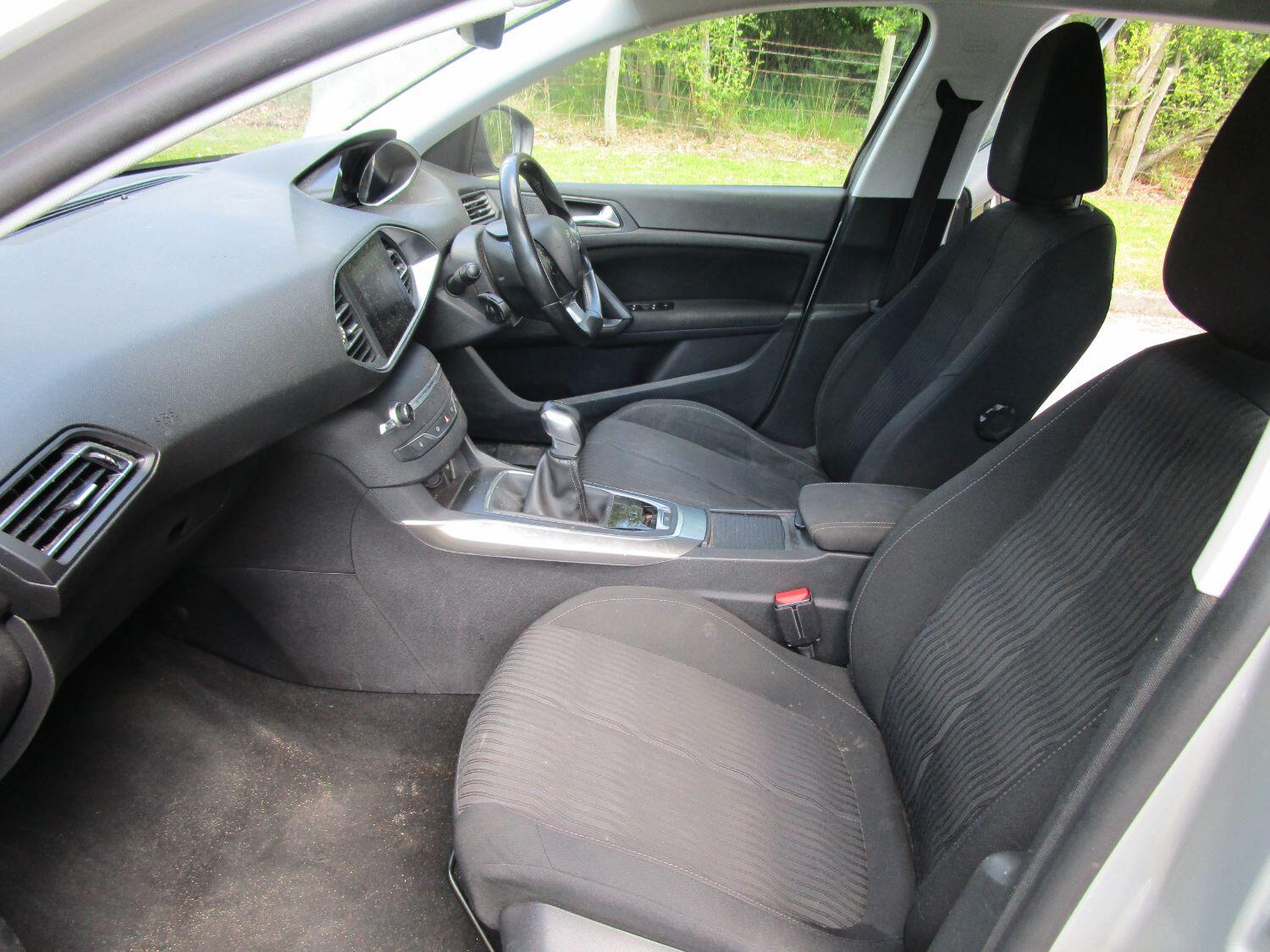 Used Peugeot 308 2014 for sale - 76666176: Photo 11