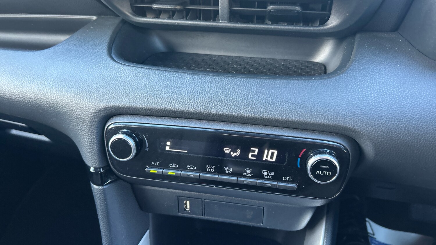 Used Toyota Yaris 2021 for sale - 77902859: Photo 35