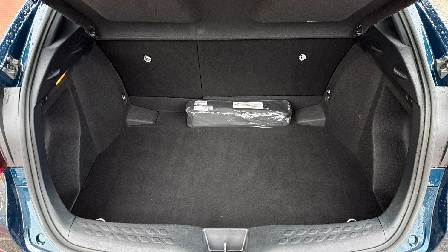 Used Toyota C-HR 2023 for sale - 76960649: Photo 14