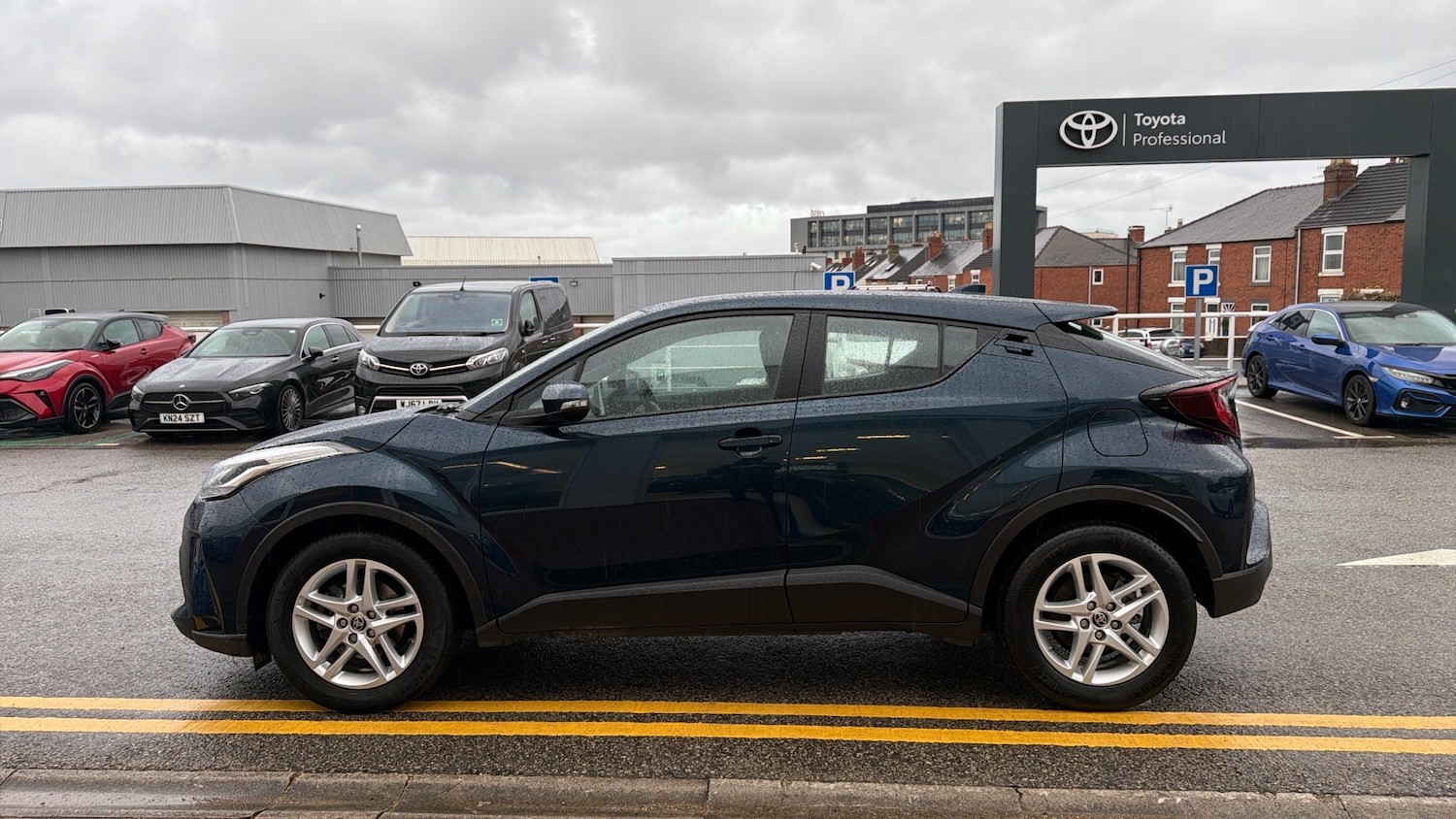 Used Toyota C-HR 2023 for sale - 76960649: Photo 17