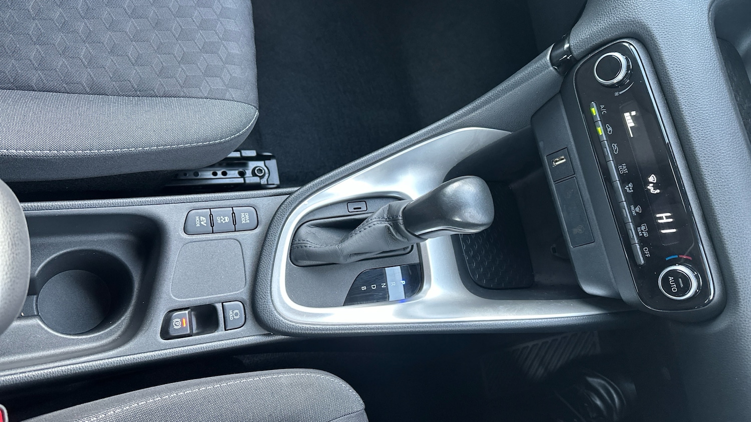 Used Toyota Yaris 2021 for sale - 76709965: Photo 30