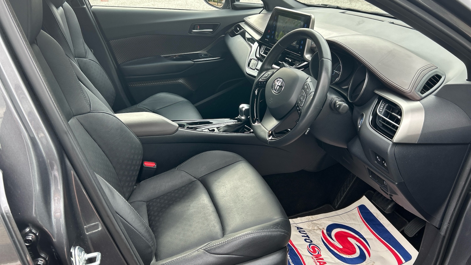Used Toyota C-HR 2019 for sale - 76142344: Photo 11