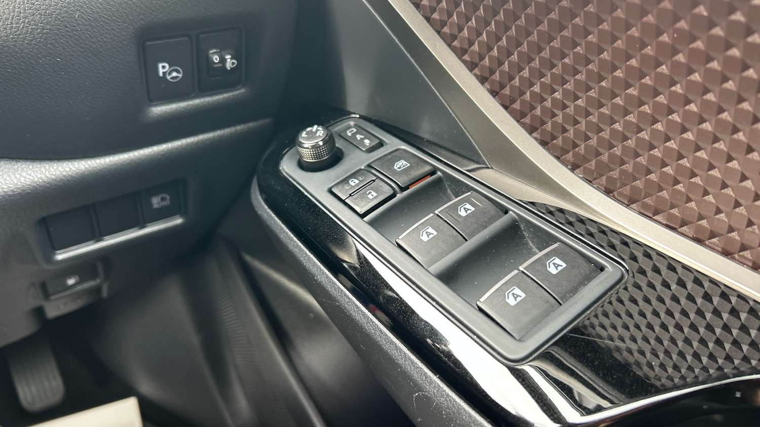 Used Toyota C-HR 2019 for sale - 76142344: Photo 24