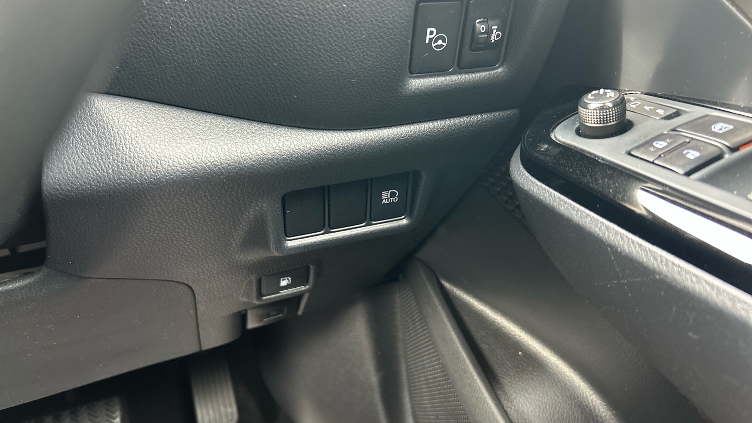 Used Toyota C-HR 2019 for sale - 76142344: Photo 25