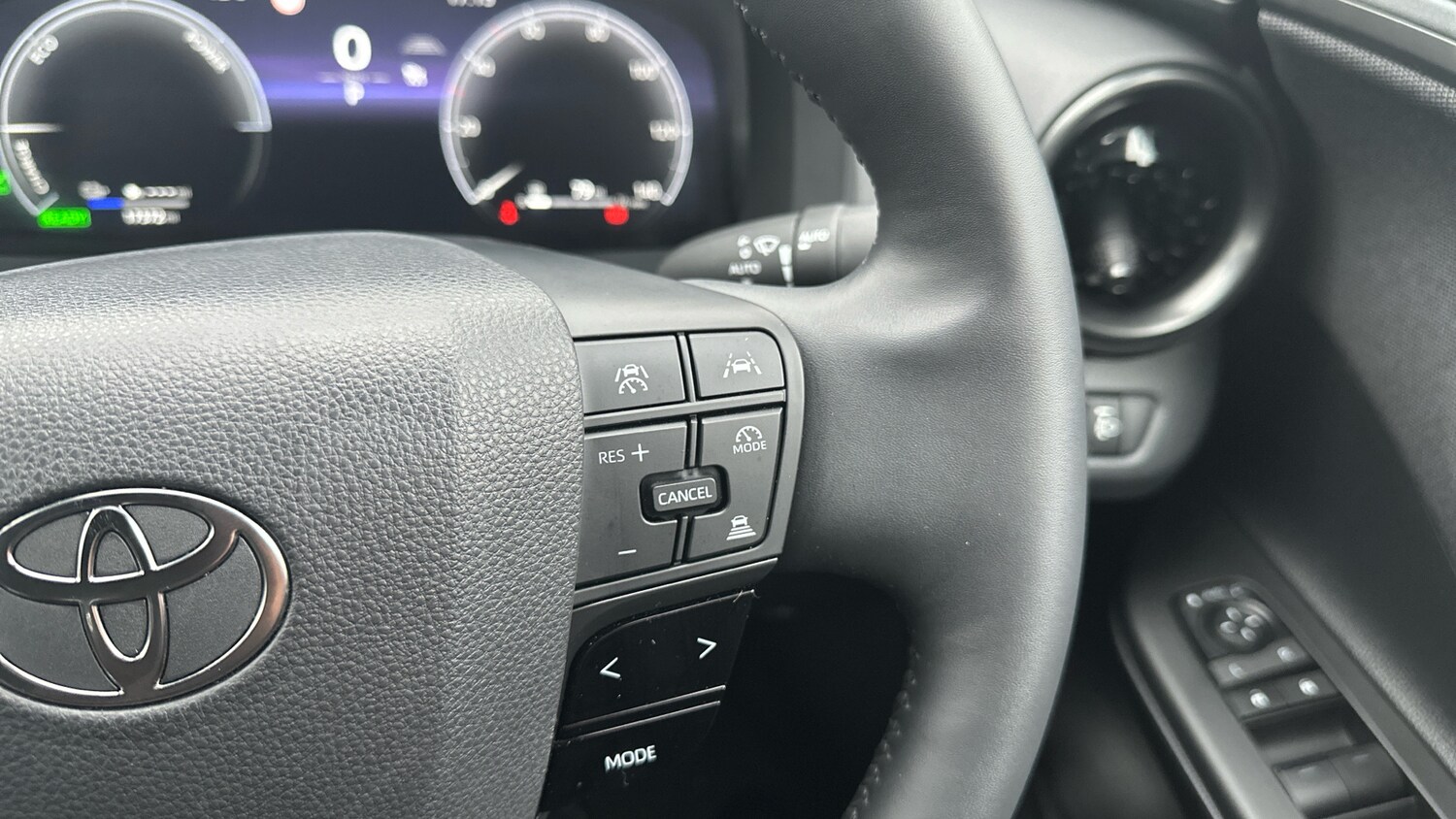 Used Toyota C-HR 2024 for sale - 76265927: Photo 26