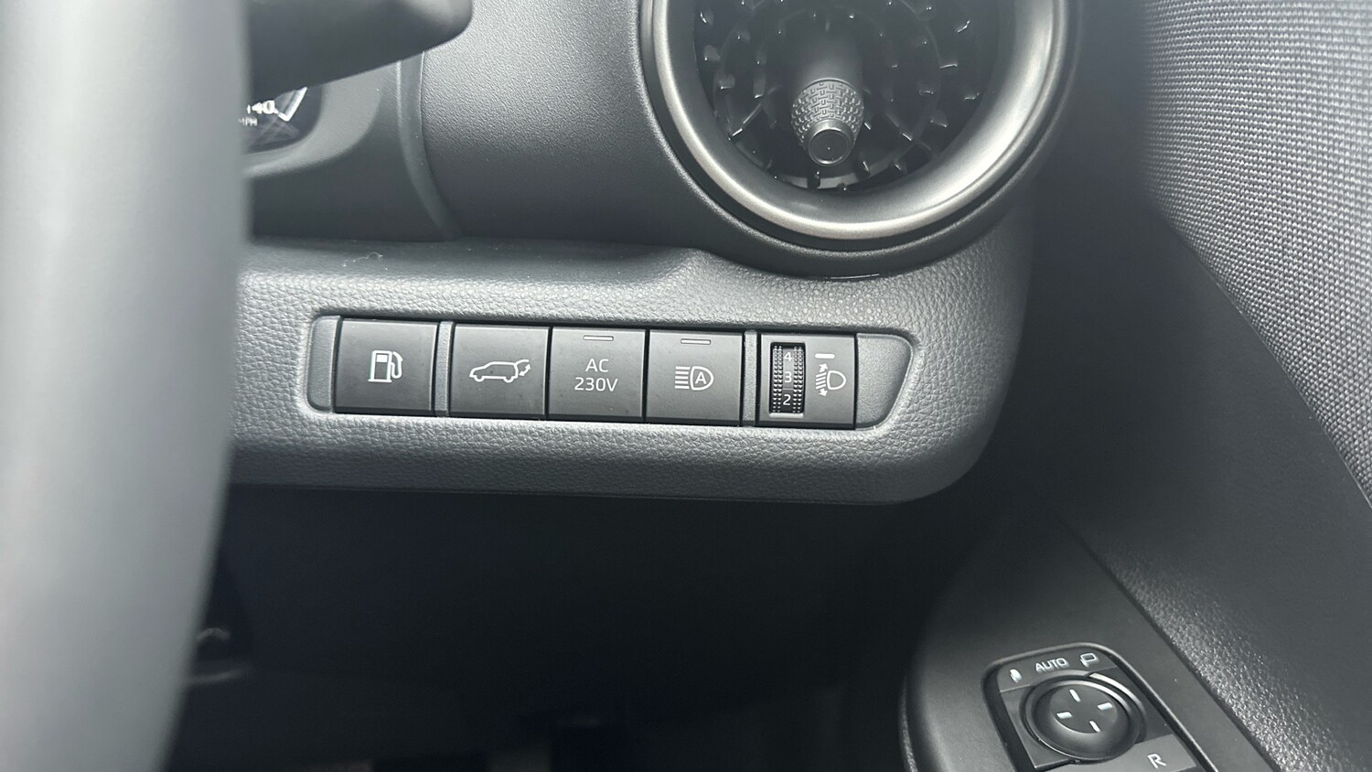 Used Toyota C-HR 2024 for sale - 76265927: Photo 27