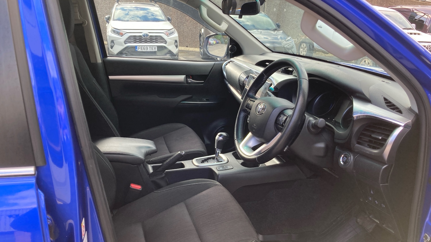 Used Toyota Hilux 2019 for sale - 77951359: Photo 11