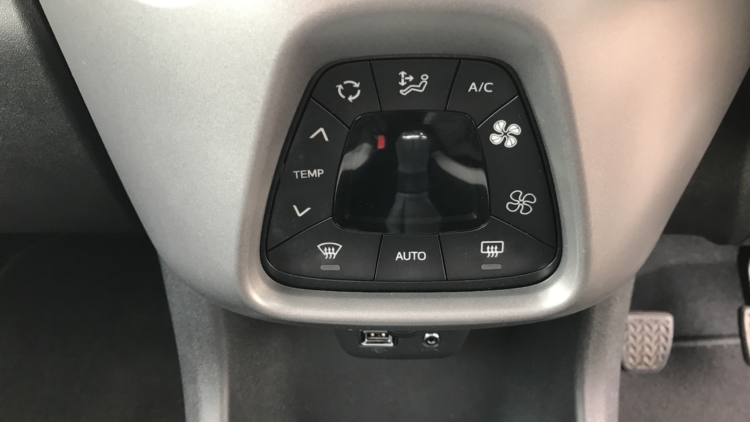 Used Toyota AYGO 2020 for sale - 76384875: Photo 27