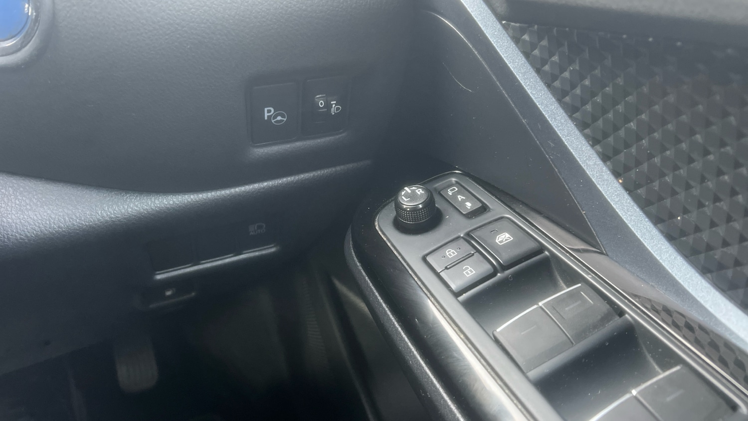 Used Toyota C-HR 2020 for sale - 77609801: Photo 40