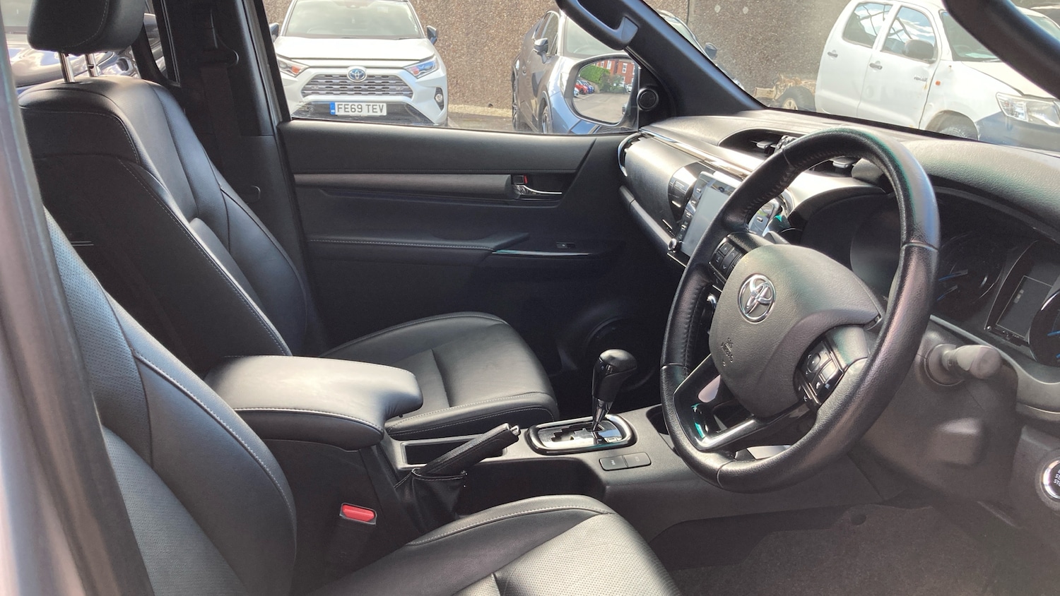 Used Toyota Hilux 2023 for sale - 77950330: Photo 11