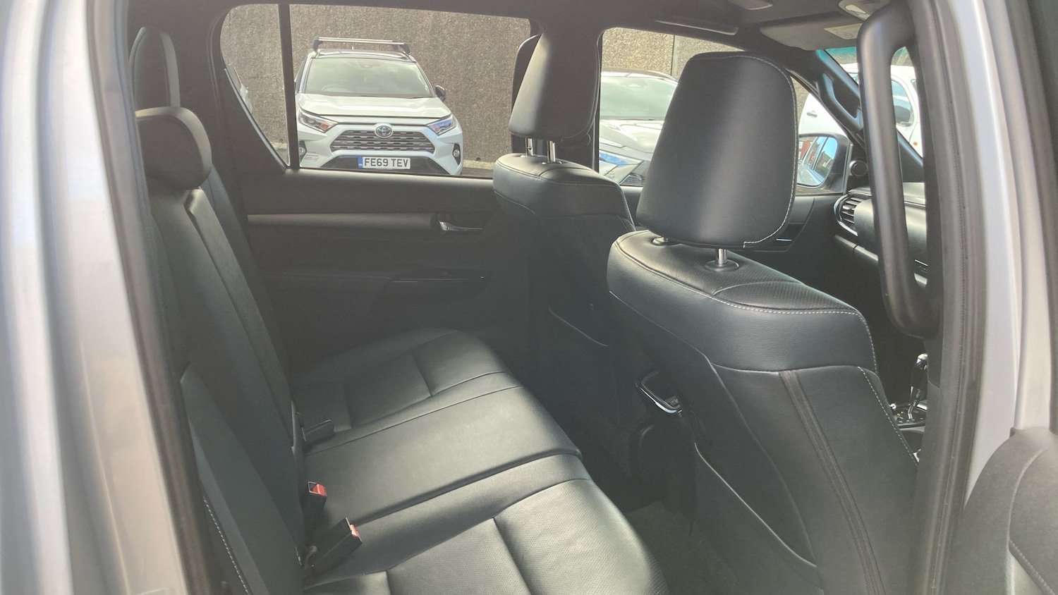 Used Toyota Hilux 2023 for sale - 77950330: Photo 12