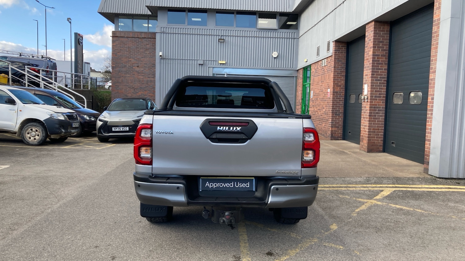 Used Toyota Hilux 2023 for sale - 77950330: Photo 19
