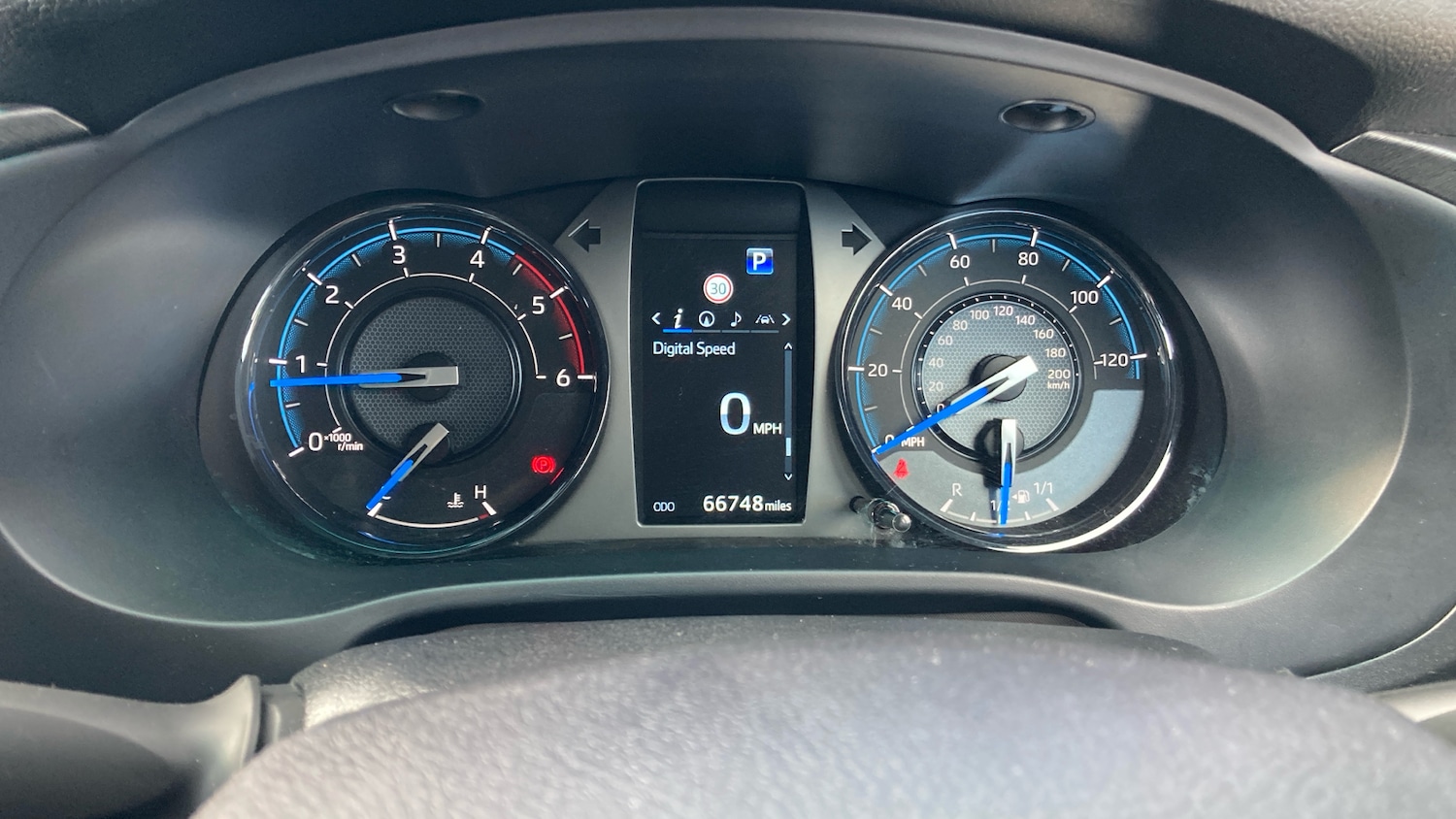 Used Toyota Hilux 2023 for sale - 77950330: Photo 9