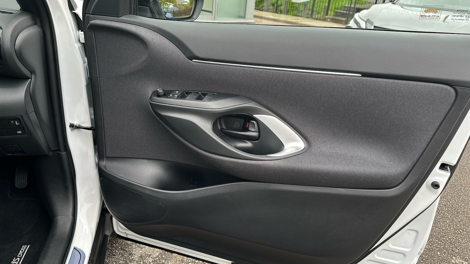 Used Toyota Yaris Cross 2023 for sale - 76117300: Photo 30