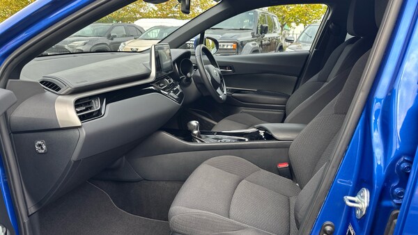 Used Toyota C-HR 2018 for sale - 76330331: Photo 10