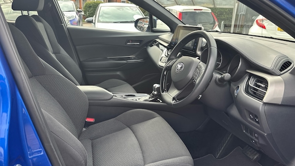 Used Toyota C-HR 2018 for sale - 76330331: Photo 11